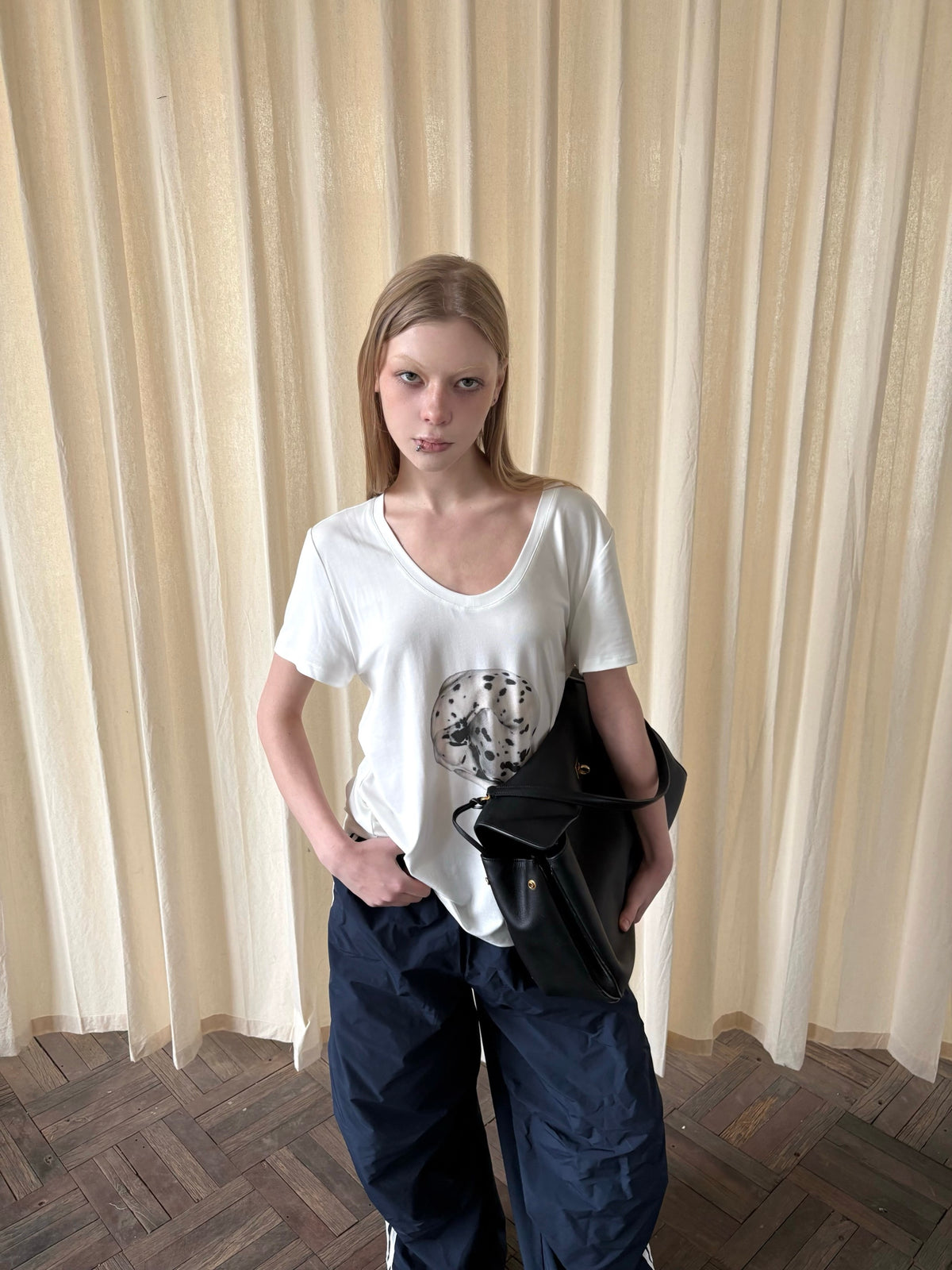 Pas a Pas Vネック ドッグプリント Tシャツ