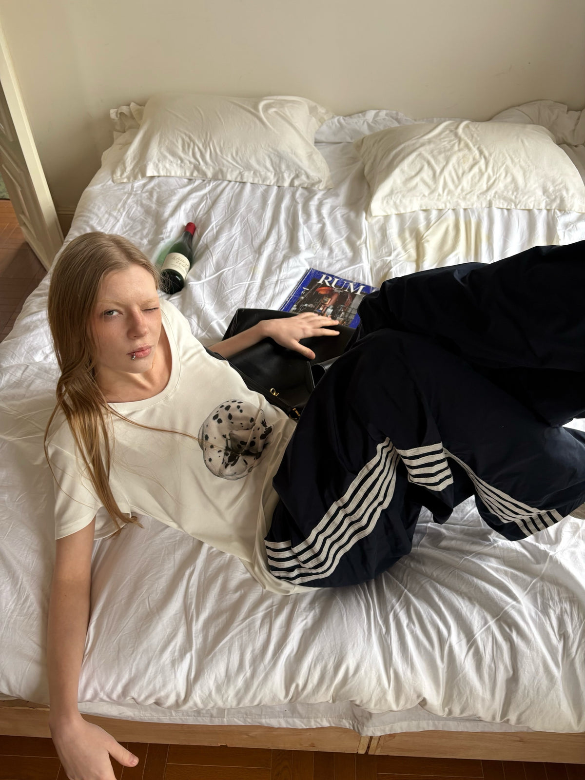 Pas a Pas Vネック ドッグプリント Tシャツ