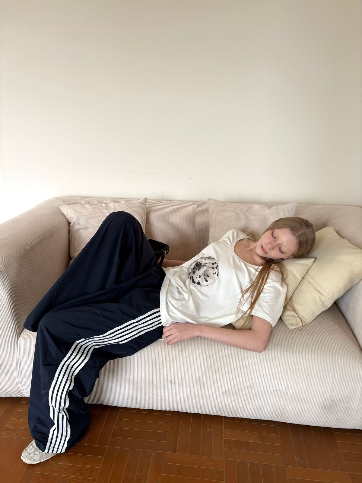 Pas a Pas Vネック ドッグプリント Tシャツ